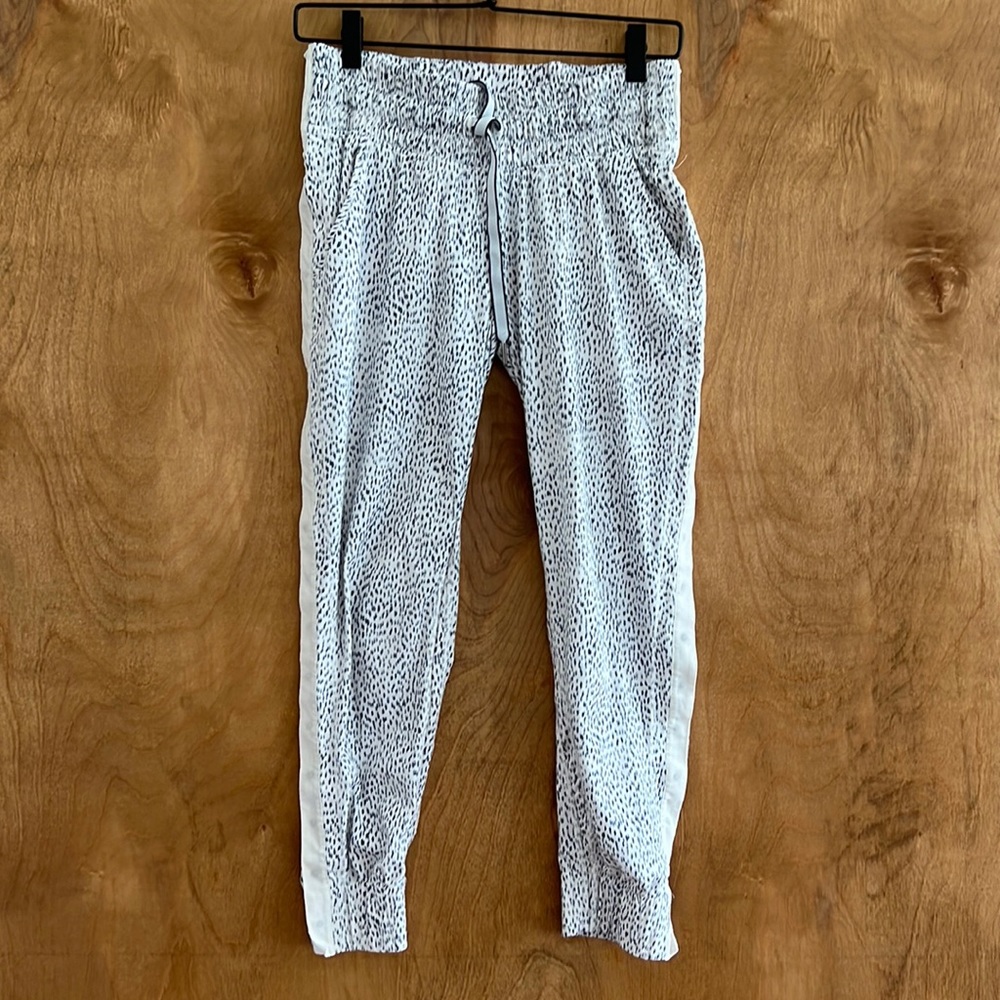 lululemon athletica White and Black Speckled Joggers
